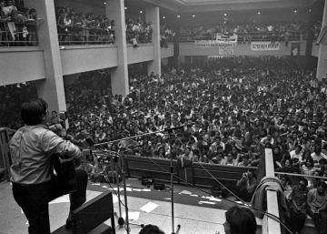 Recital de Raimon en la Universidad Complutense de Madrid, el 18 de mayo de 1968.
