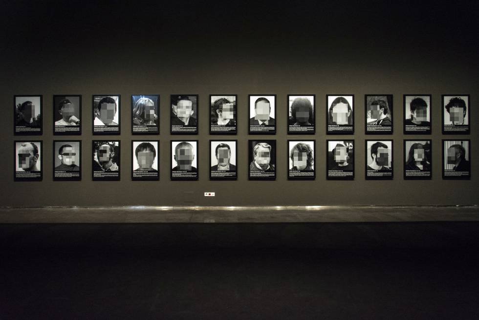 'Presos políticos en la España contemporánea (2018)', de Santiago Sierra.