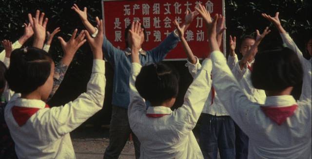 Grabación aficionada de un viaje a China de la madre del cineasta brasileño Moreira Salles, incluida en 'En el intenso ahora'.