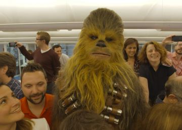 Chewbacca visita la redacción de EL PAÍS