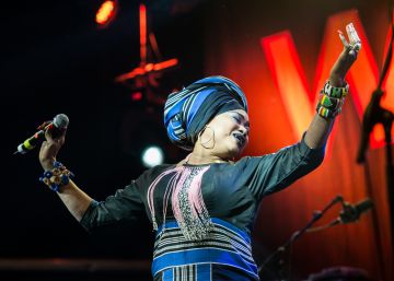 Oumou Sangaré, la voz de los ‘sin voz’ en África