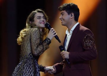 Amaia y Alfred interpretan 'Tu canción' en la final de Eurovisión.