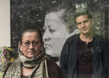 Las madres de los “falsos positivos” se entierran para recordar a sus hijos