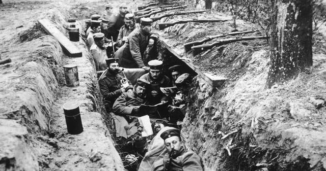 Soldados alemanes durante la cuarta batalla de Ypres, en octubre de 1918.