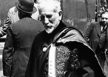 Francia discute sobre el polémico Charles Maurras