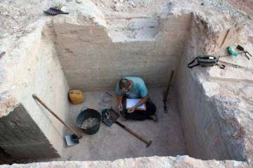 Excavación de un búnker republicano de la batalla del Ebro en La Fatarella (Tarragona). UCM