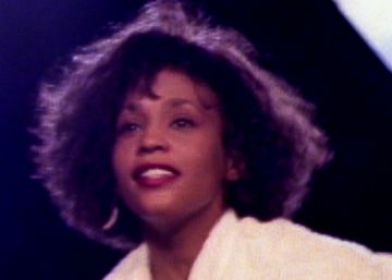 “Whitney Houston no maduró emocionalmente por los abusos sexuales”