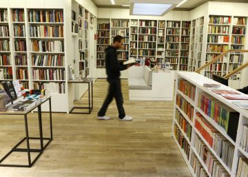 El libro se estanca en España