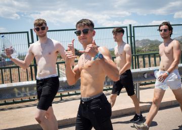 Primeros asistentes al Festival Internacional de Benicàssim (FIB).