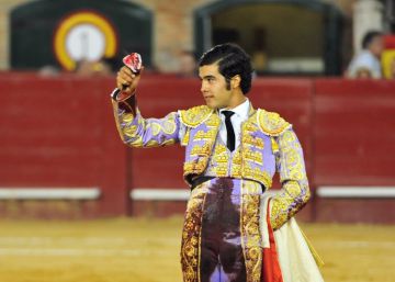 Esperanzador debut del novillero Diego San Román