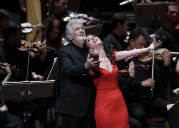 Detenida por atormentar a sus vecinos con un aria de Plácido Domingo a todo volumen
