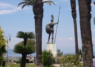 Turistas y feacios