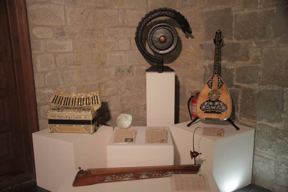 Cinco instrumentos de la exposición.