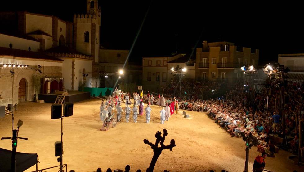 Otro momento de la representación de 'El Alcalde de Zalamea' en el pueblo extremeño.