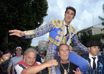 Jesulín de Ubrique reaparece en Cuenca, llena la plaza y triunfa