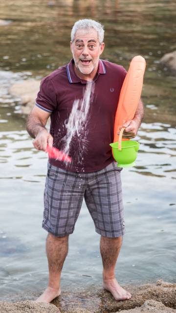 El comico y actor Carlos Blanco en la A Illa de Arousa.