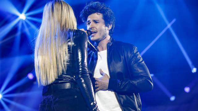 Miki y María interpretan 'Quédate en Madrid'.