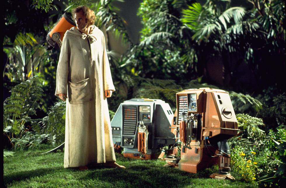 Bruce Dern y los robots de 'Naves misteriosas'.
