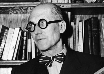 Le Corbusier se pone en su sitio