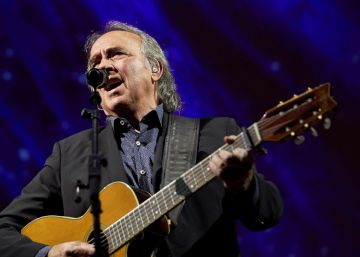 Serrat interromp un concert per respondre un espectador que li va exigir cantar en català