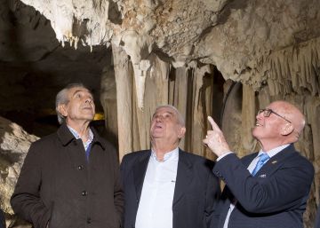 Los niños que hallaron la cueva de Nerja vuelven 60 años después: “Huimos aterrados al ver esqueletos”