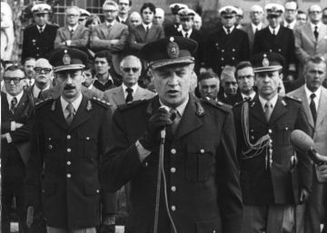 Policial y político