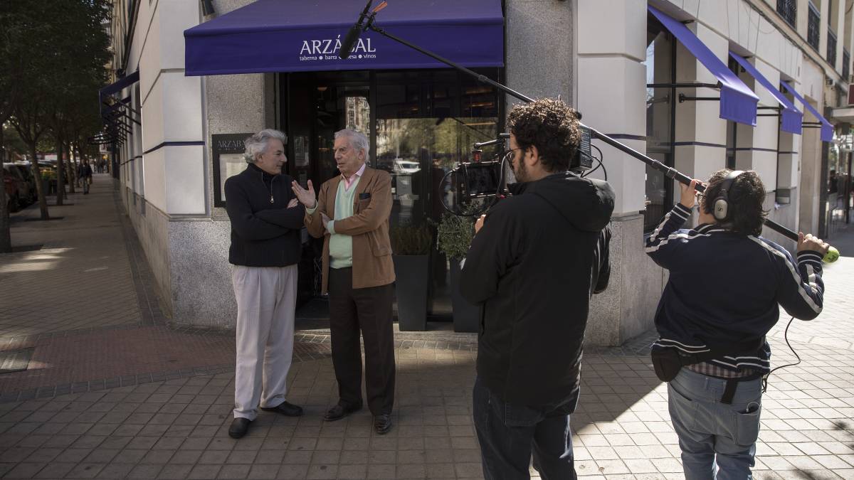 Álvaro y Mario Vargas Llosa, este miércoles durante el rodaje.