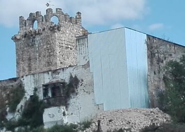 Una chapa cubre el derrumbe de un castillo medieval de Jerez