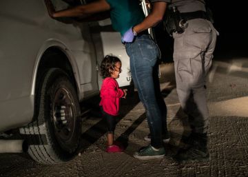 La imagen de una niña en la frontera de Texas gana el World Press Photo