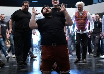 Un ‘Falstaff’ festivo y oscuro para el Real