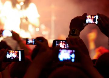 El incordio de los vídeos y las fotos de los móviles en los conciertos
