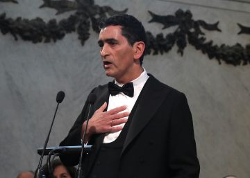 Juan Mayorga hace hablar al silencio en su ingreso en la RAE