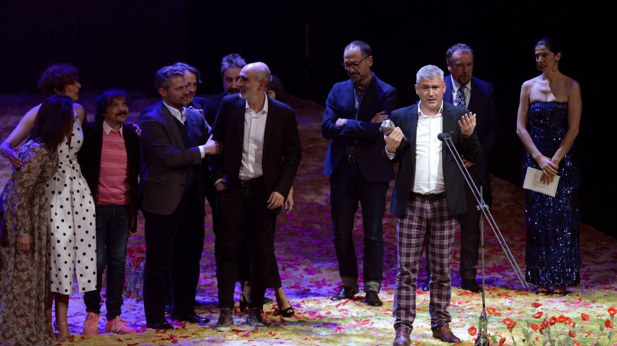 El equipo de ‘La ternura’ recibe el Premio Max.