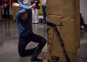 Galván, Gelabert y Maya bailan con Palazuelo, Tapiès y Chillida