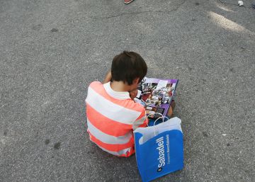 A mi hijo le han hecho un ‘salman-rushdie’ en la Feria del Libro