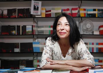 Hundida y a flote por obra de los libros