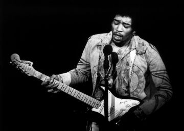 Jimi Hendrix, la épica toca la guitarra