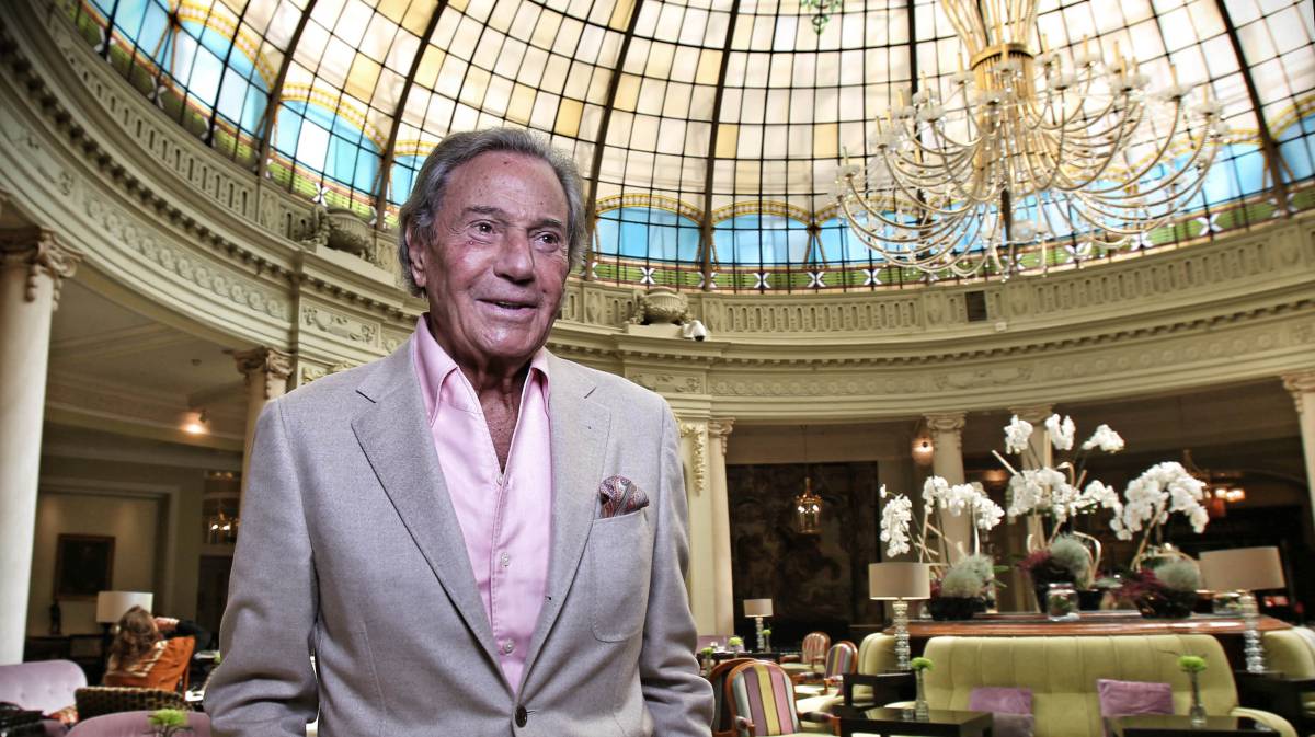 El actor Arturo Fernández, en la cafetería del Hotel Palace de Madrid, en septiembre de 2017.