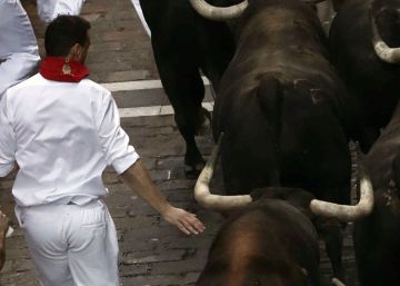 Cuatro contusionados en un rápido cuarto encierro de San Fermín 2019