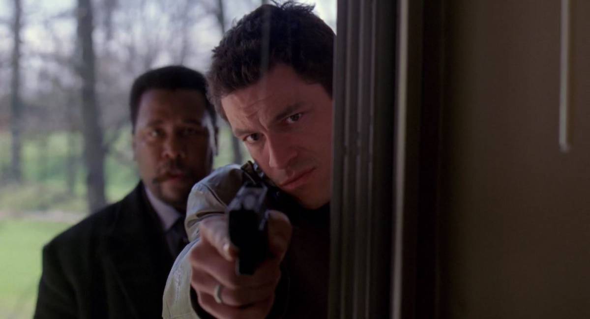 Bunk (Wendell Pierce) y McNulty (Dominic West) en la secuencia de los 'fuck' de 'The Wire'.