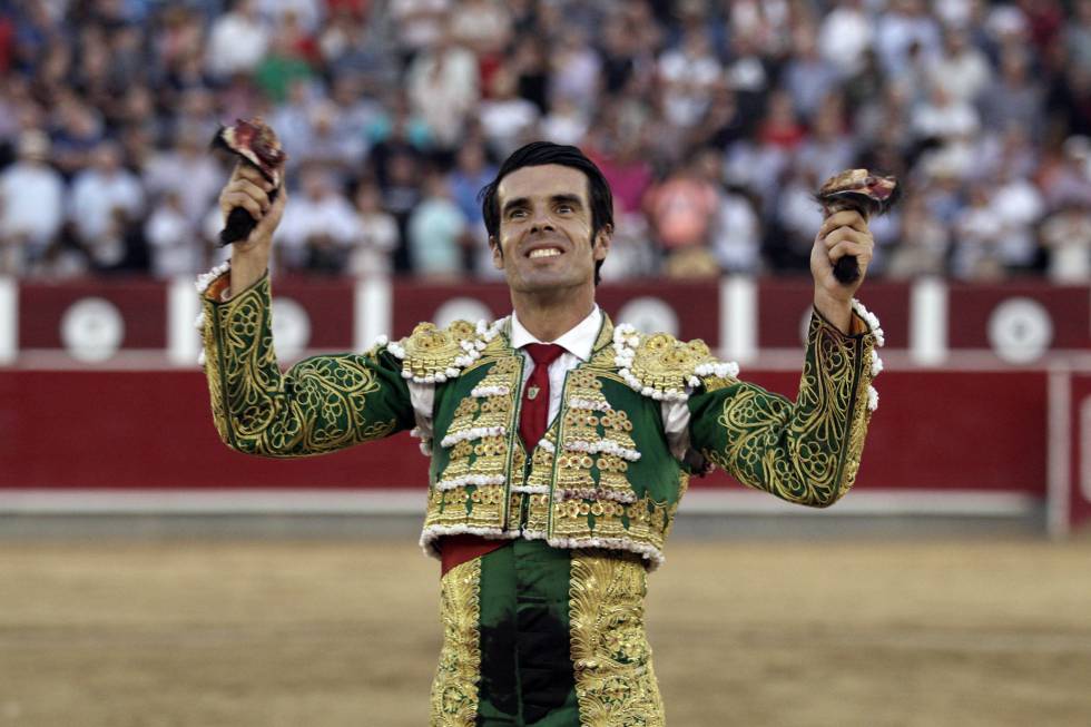 De Justo, con las dos orejas del sexto toro.