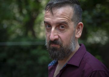 Javier Calvo: “Es inevitable que te comparen con Salinger cuando escribes sobre un pequeño genio”