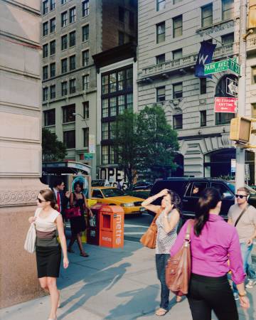El club nocturno Max’s Kansas City estaba en 213 Park Avenue Sur. Abrió en 1965 y cerró en 1981. Según Andy Warhol, era el lugar donde el pop art se fusionaba con la vida pop