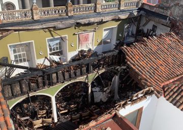 Un incendio devora el Ateneo de La Laguna