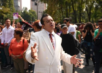 Desafinando a José José