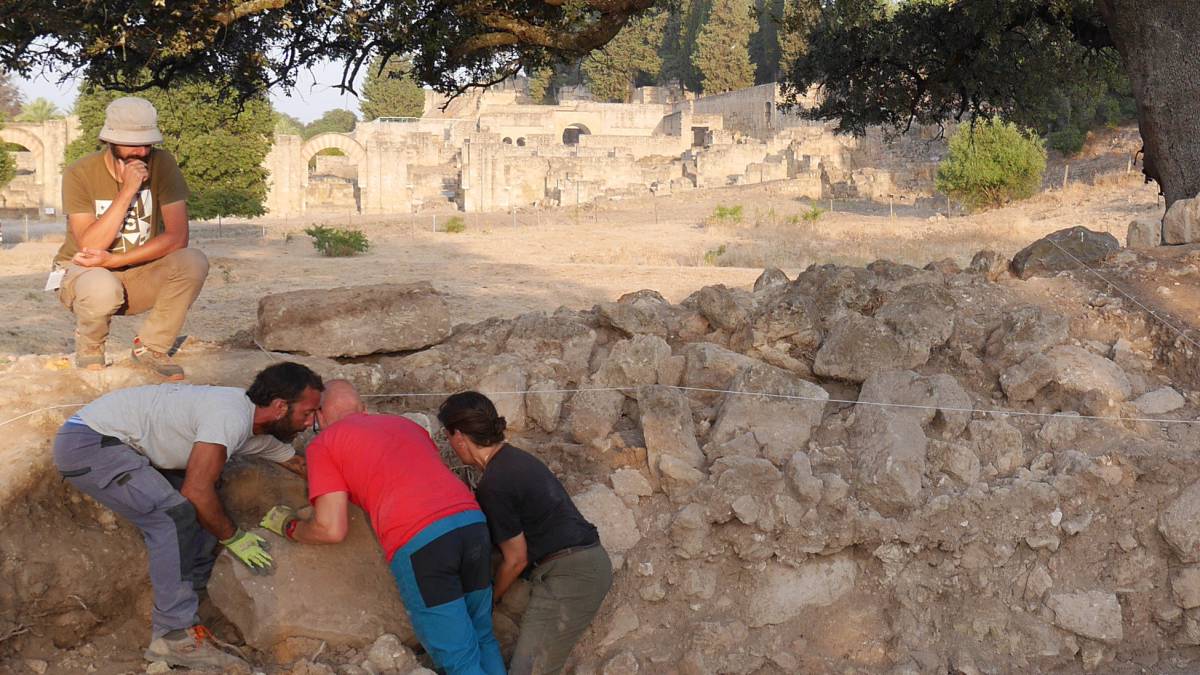 Los restos de la puerta de Medina Azahara.