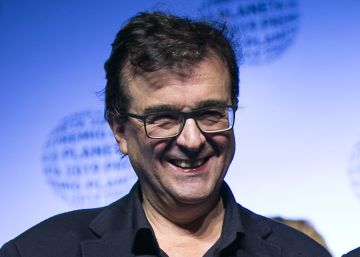 Planeta premia a Javier Cercas y Manuel Vilas, dos ‘galácticos’ de su rival, Penguin Random House