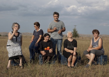 Cinco abuelas y un montón de tomates, al rescate de un pueblo de 33 personas