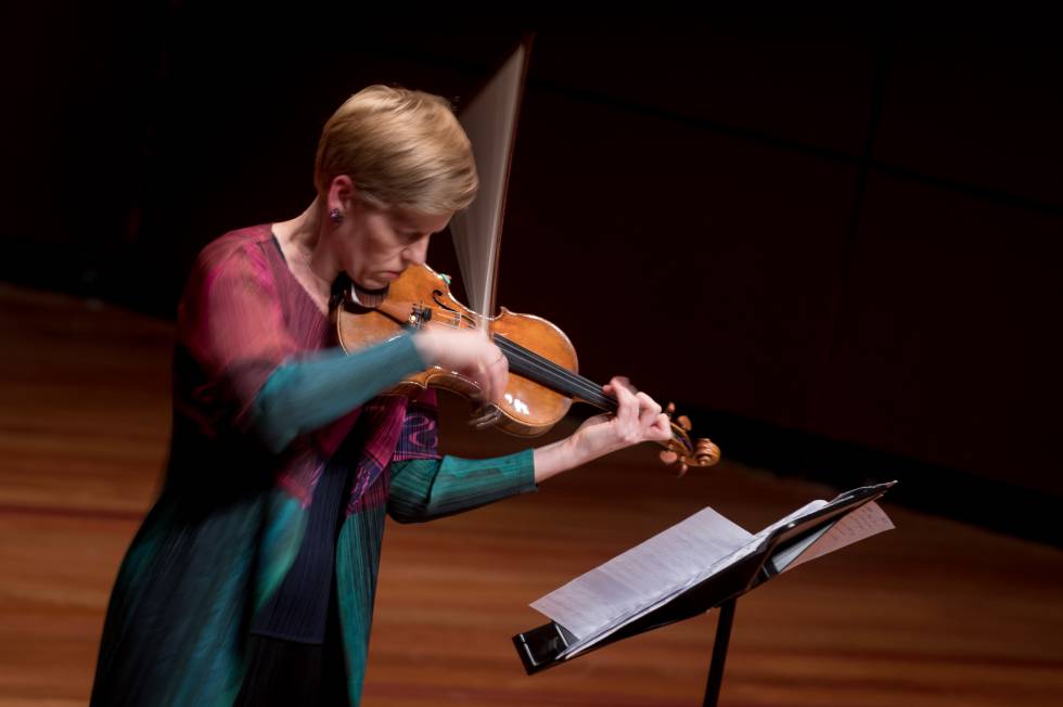 Isabelle Faust tocando con su violín de Antonio Stradivari las 'Variaciones Capricho' de George Rochberg.