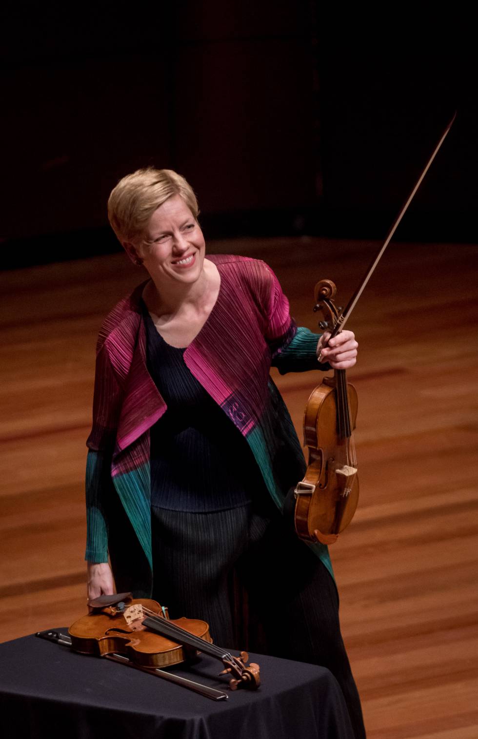 Una violinista y dos violines diferentes para un recital excepcional.